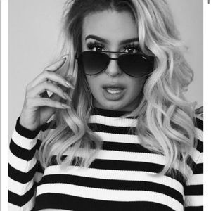 White Fox Veux Tigy Sunglasses in Black